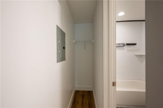 Building Photo - 1170 Greenwich St SW