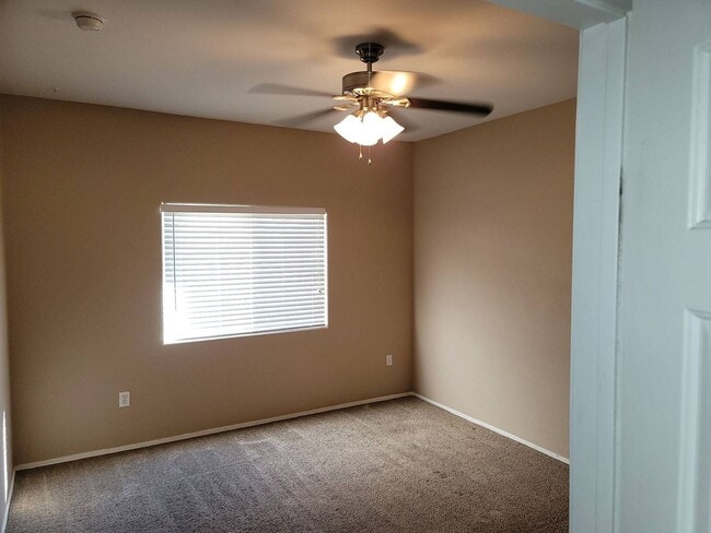 Building Photo - 2 story condo with 1 bedroom loft, 2 bathrooms and a 1 car attached garage.