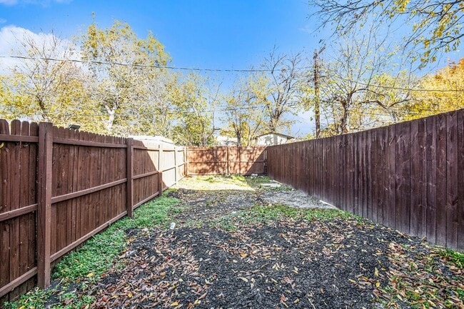 Building Photo - 408 Dawson Cir