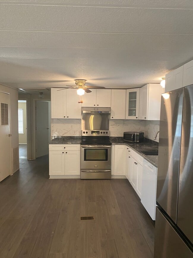 Building Photo - Waterfront 3 bedroom 2 bath