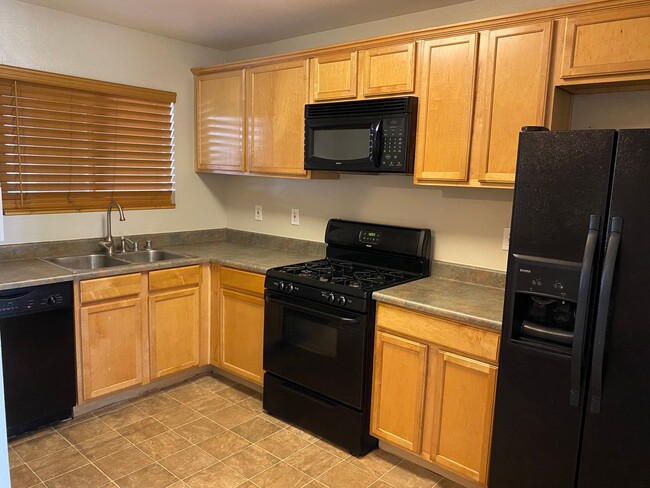 Building Photo - AFFORDABLE 1st Floor Condo & patio yard!