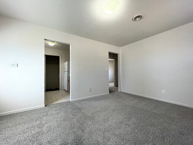 Building Photo - 317 W 18th St