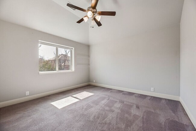 Building Photo - Charming 4-Bedroom plus office Home in Kreymer Estates