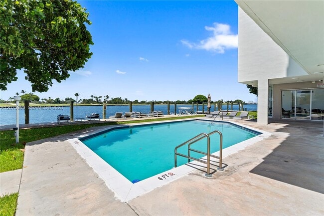 Building Photo - 9250 W Bay Harbor Dr