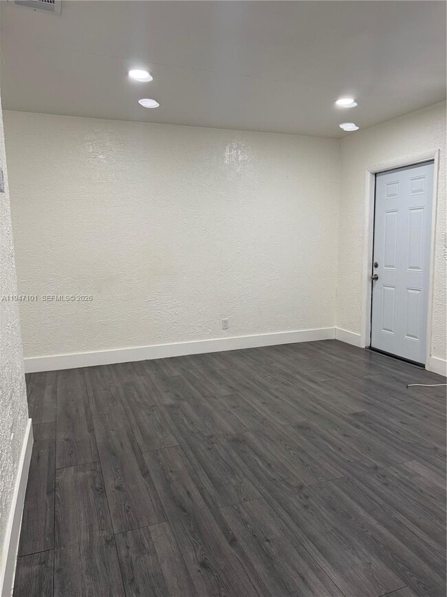 Building Photo - 522 NW 13th Ave