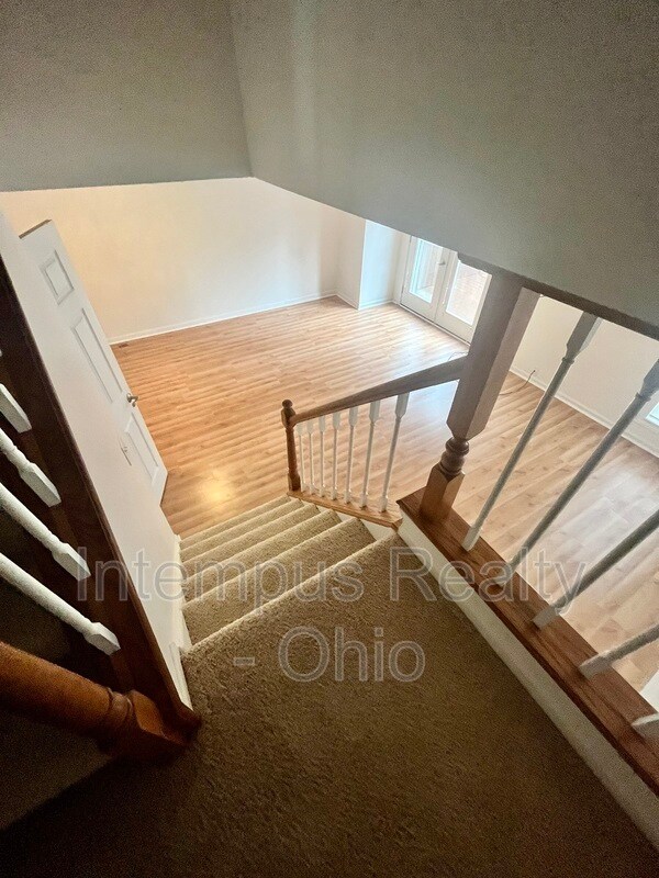 Building Photo - 2071 Stratford Ct