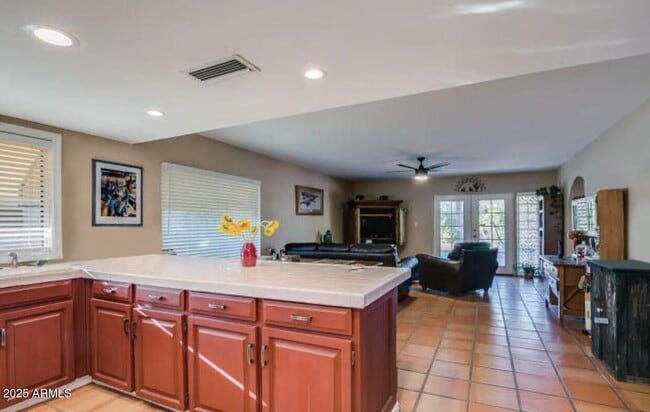 Building Photo - 4936 E Evans Dr