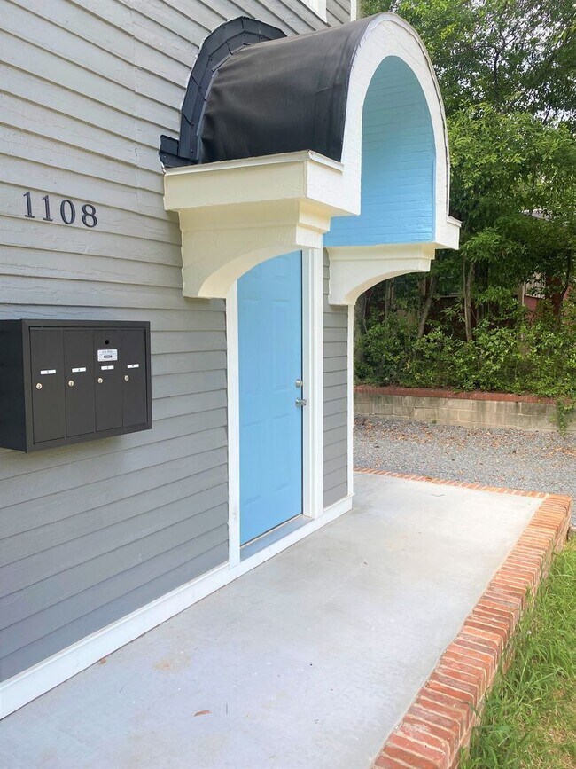 Building Photo - 1108 Boulevard
