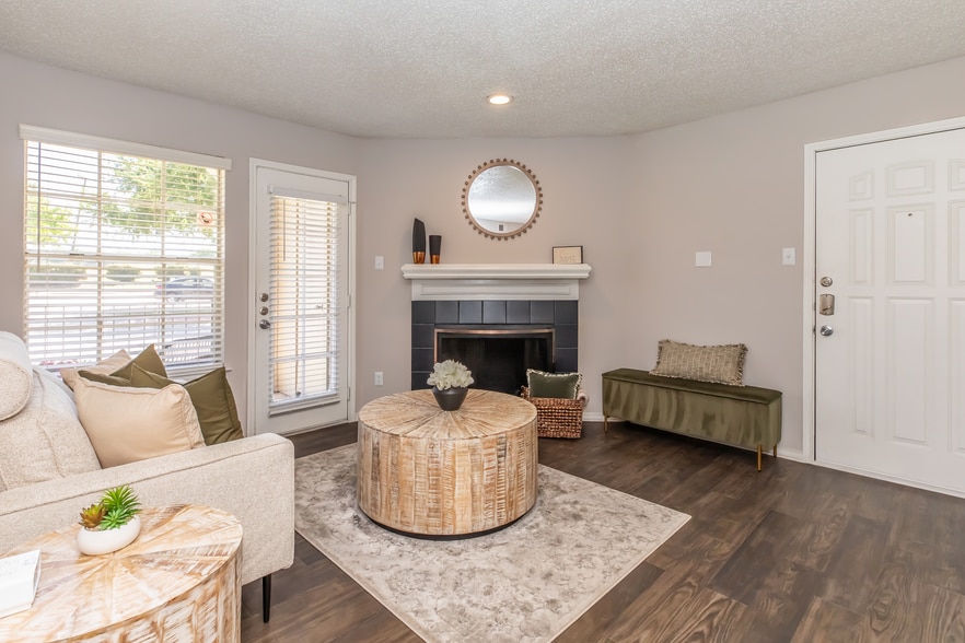 Primary Photo - Eagle's Point Apartments