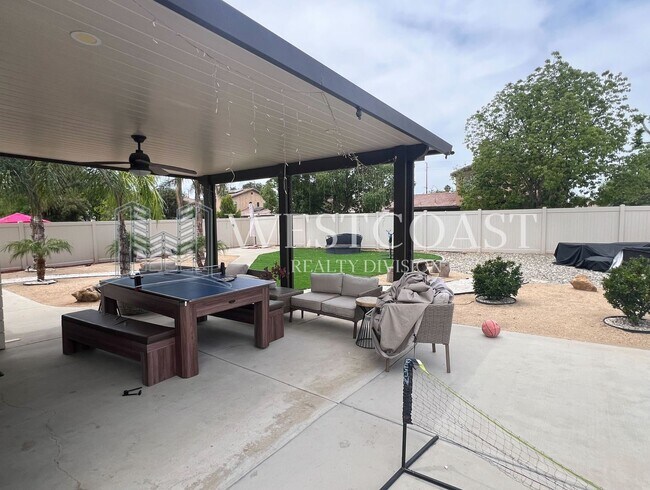 Building Photo - Charming 3-Bedroom Home with Spacious Back...