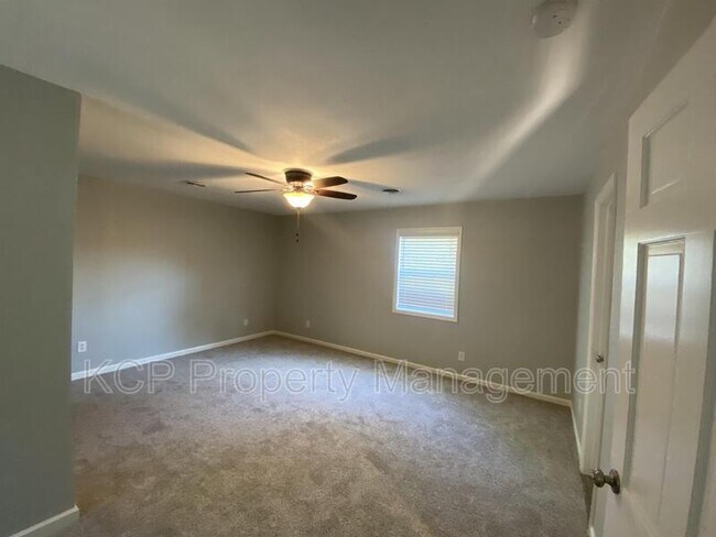 Building Photo - 2809 S 59th St