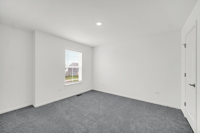 Building Photo - 349 Danforth Dr