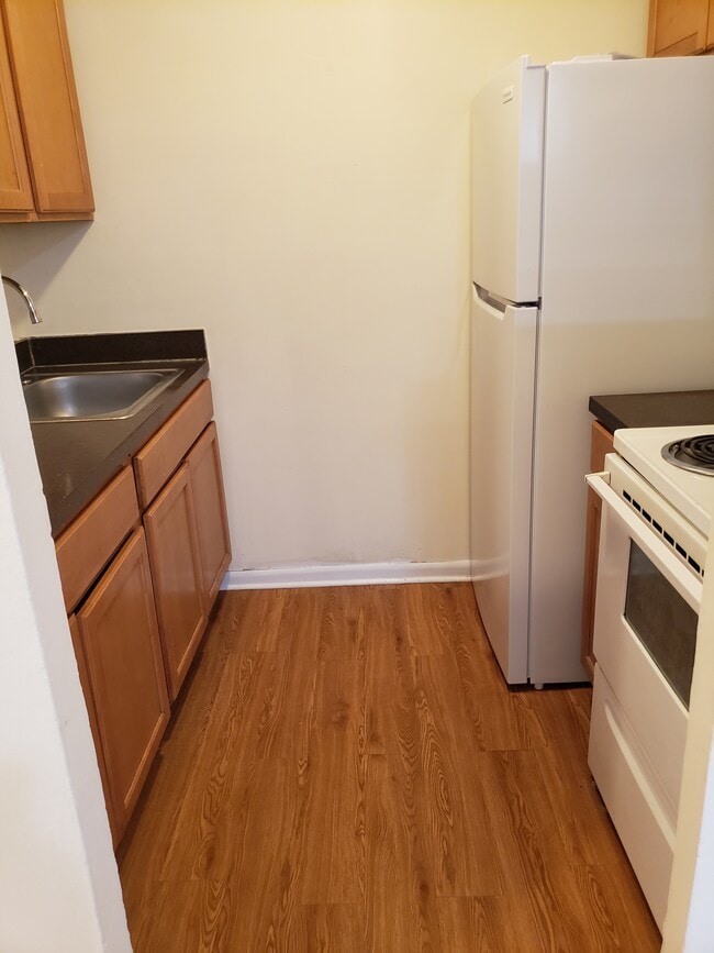 Building Photo - 6006 N Kenmore Ave