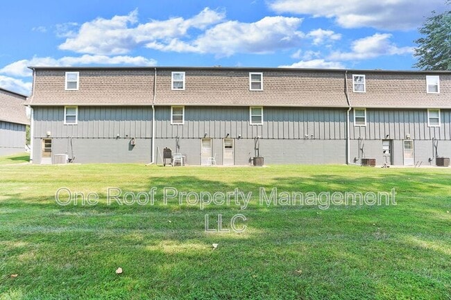 Building Photo - 701 Linwood Dr