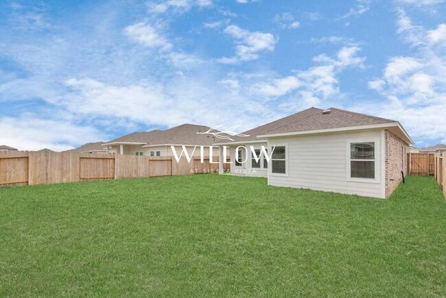 Building Photo - Spacious 4-Bedroom Home – 6 Weeks FREE Rent!