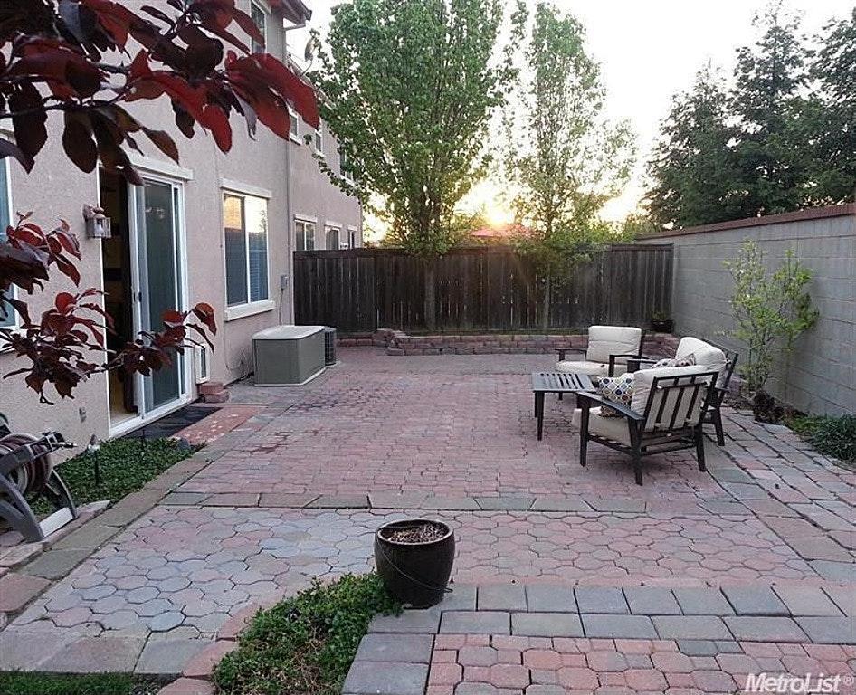 Building Photo - 21 Anjou Cir