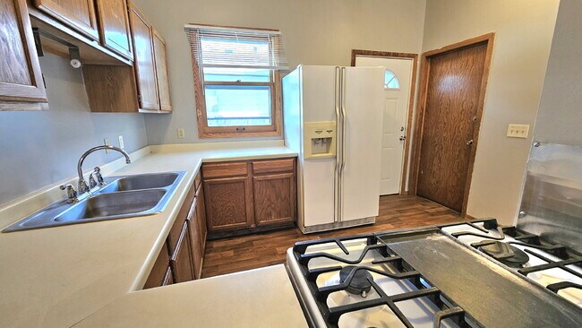 Building Photo - "Charming 3-Bedroom Retreat with 1200 Sq Ft of Comfort in Harrison Neighborhood in Minneapolis!"