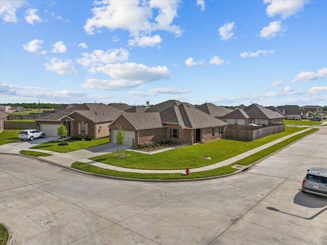 Building Photo - 713 Allana Ln