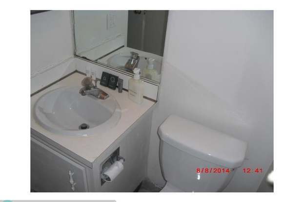 Building Photo - 4174 Inverrary Dr