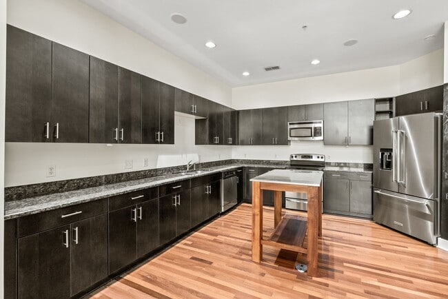 Building Photo - The Gallery Lofts, 2 Bedroom Condo minutes...
