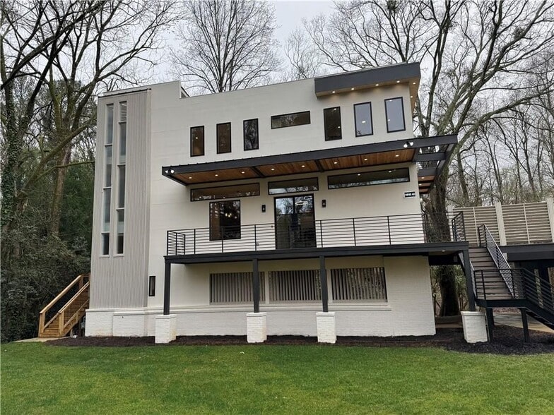 Building Photo - 942 Peachtree Battle Cir NW