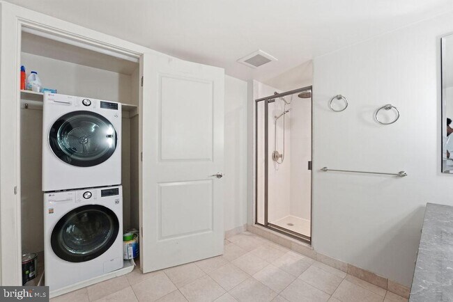 Building Photo - 1025 1st St SE