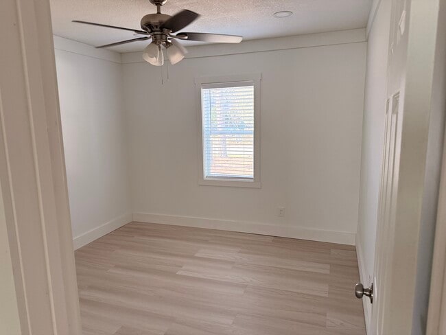 Building Photo - 1155 6th St SW