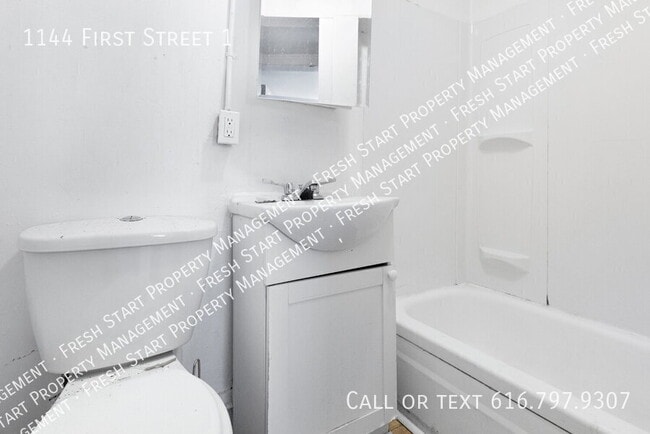 Building Photo - 1144 First Street 1-