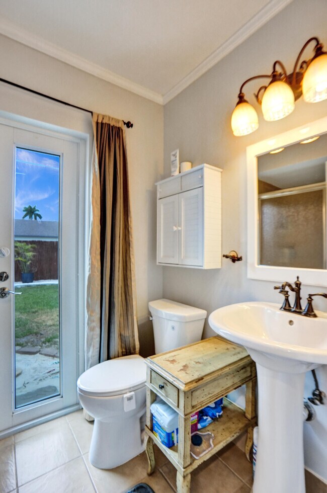 Building Photo - 10501 NW 20th Ct