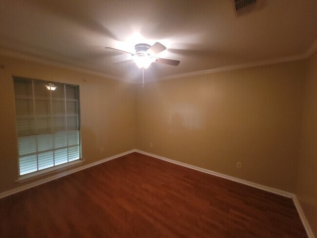 Building Photo - 2626 Beluche Dr