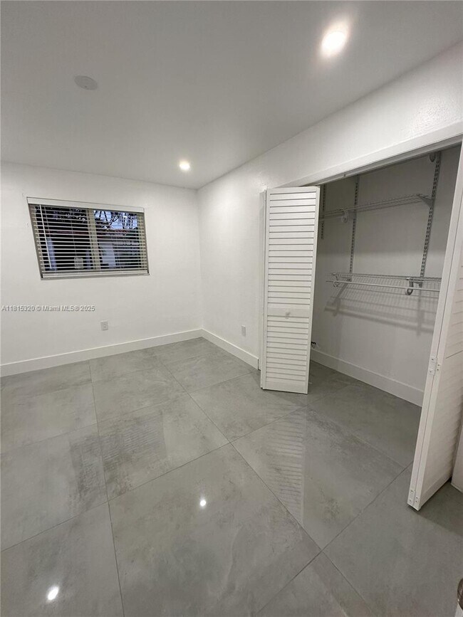 Building Photo - 2785 SW 33rd Ave