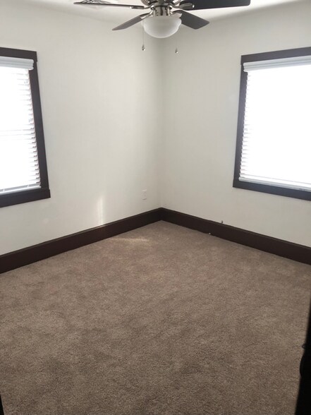 Building Photo - 1206 E Main St