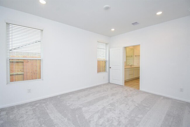 Building Photo - 6307 Serenity View Ln