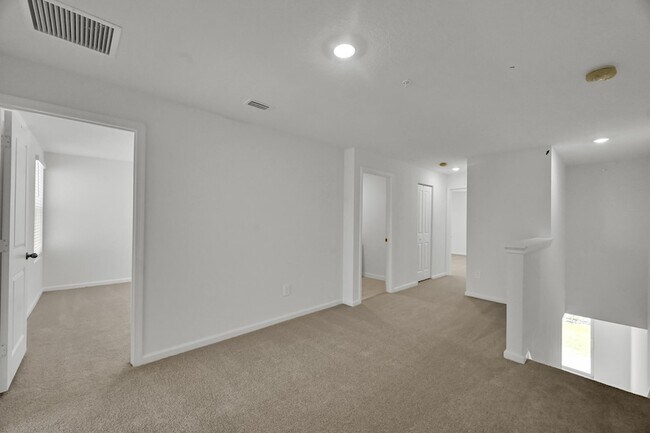 Building Photo - 575 Salisbury Cir