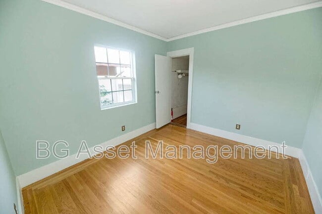 Building Photo - 5524 Shattuck Ave.