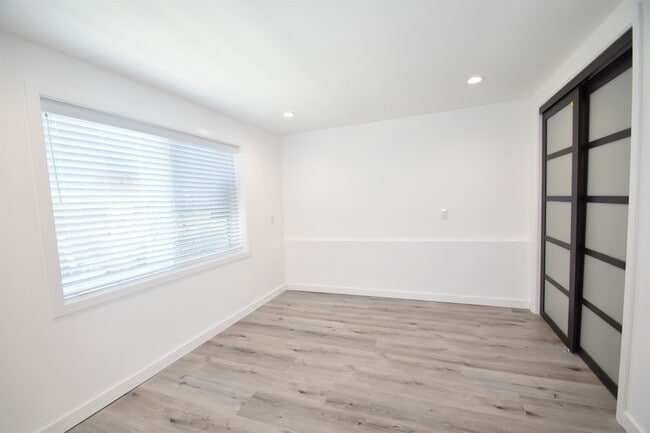 Building Photo - 187 Camelia Dr