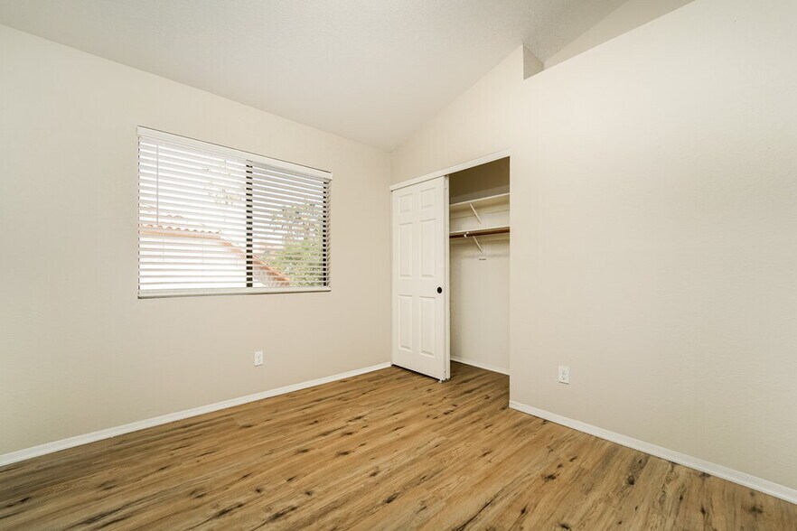 Building Photo - 8892 N Lessing Ct