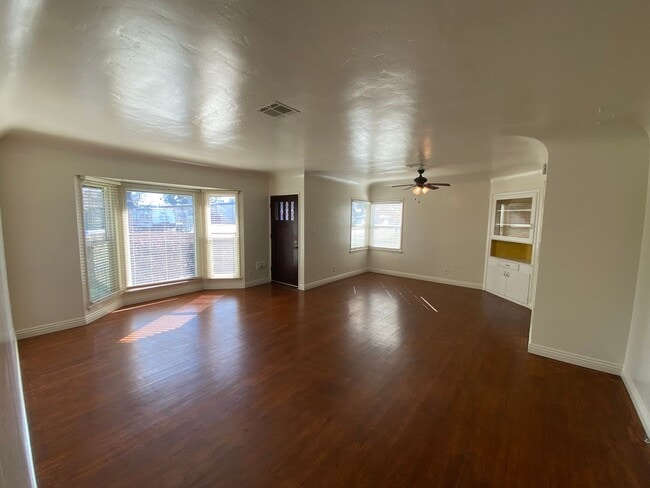 Building Photo - 801 S Sowell St