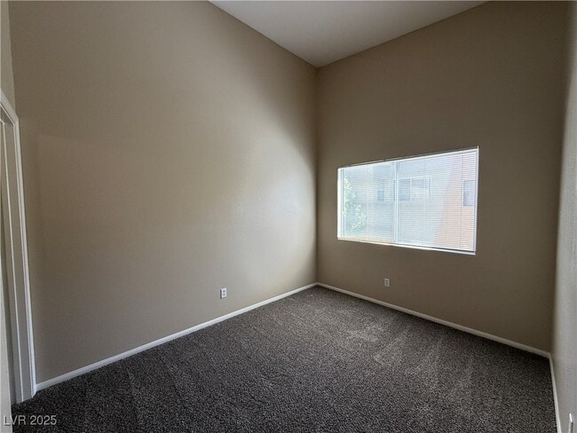 Building Photo - 78 Falcon Feather Way