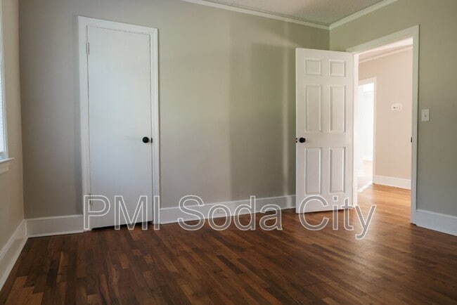 Building Photo - 5313 Randall Ave