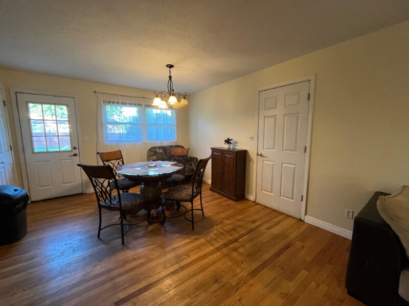 Building Photo - 2216 Delaware Dr