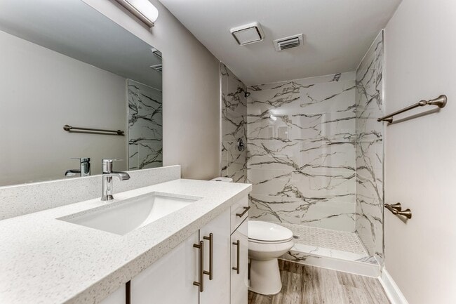 Building Photo - 240 SE 10th St