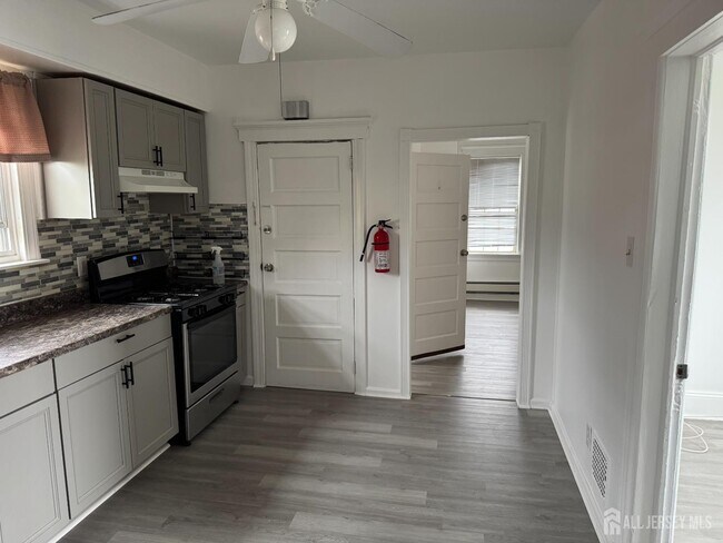 Building Photo - 23 Leick Ave