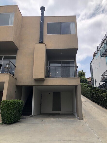 Building Photo - 1733 Lucile Ave