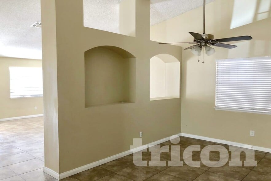 Building Photo - 2232 Ladue Dr