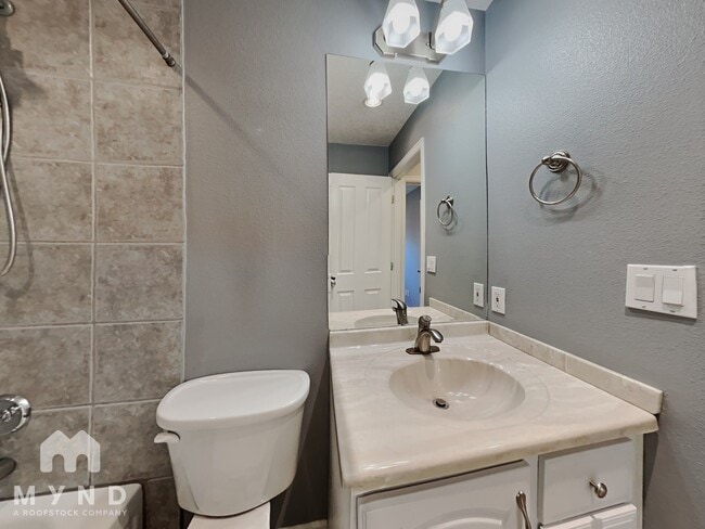 Building Photo - 200 SW Florence Ave