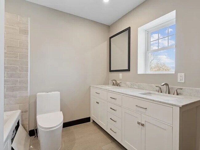 Building Photo - South Grandview