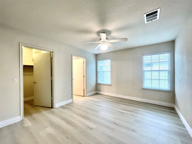 Building Photo - 11905 Aitne Ln