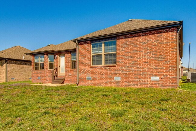 Building Photo - Beautiful all brick 3 bed 2 bath house in ...