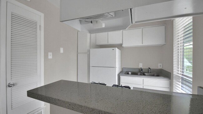 Building Photo - 4406 Avenue C